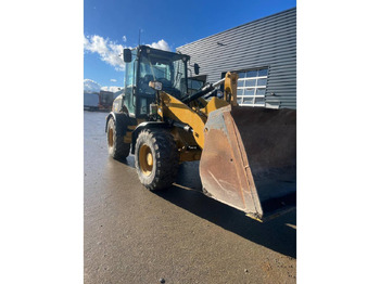 Wheel loader CAT 908: picture 2