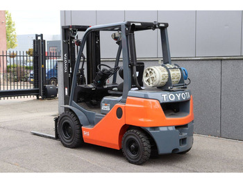 New LPG forklift Toyota 02-8FGF25: picture 4