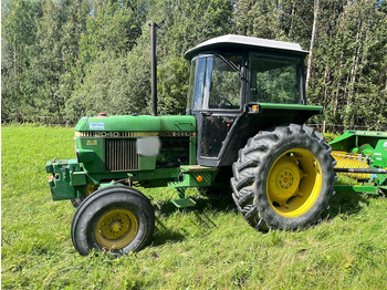 Farm tractor JOHN DEERE 2040