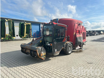 Forage mixer wagon