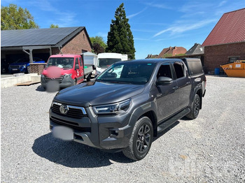 Pickup truck TOYOTA Hilux