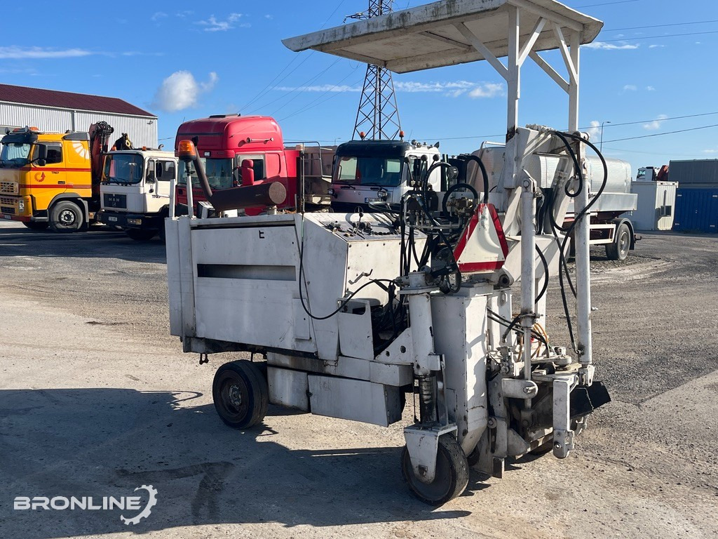 1991 Wirtgen SF500C/4 Asfaldifrees 0,5m - Asphalt distributor: picture 4 1991 Wirtgen SF500C/4 Asfaldifrees 0,5m - Asphalt distributor: picture 4