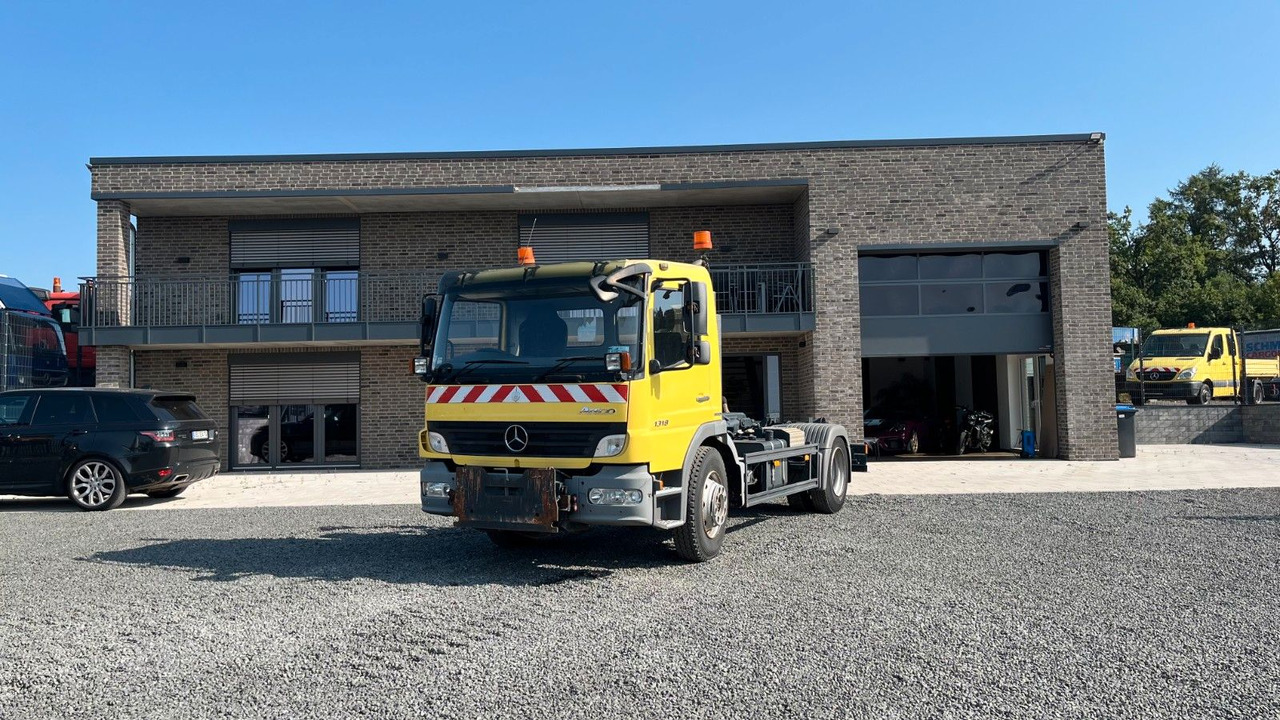 Mercedes-Benz 1318 1218 Abrollkipper Mercedes-Benz 1318 1218 Abrollkipper - Hook lift truck: picture 1 Mercedes-Benz 1318 1218 Abrollkipper Mercedes-Benz 1318 1218 Abrollkipper - Hook lift truck: picture 1