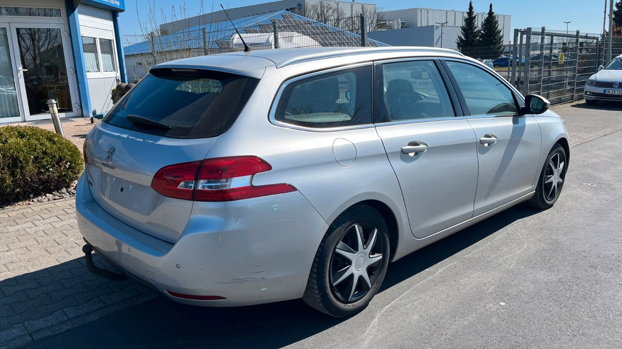 Peugeot 308 SW Allure 8-Fach Bereift Kopfdichtungsschade - Car: picture 2 Peugeot 308 SW Allure 8-Fach Bereift Kopfdichtungsschade - Car: picture 2