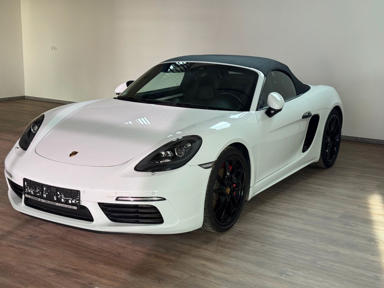 Porsche 718 Boxster S Sport Chrono Sport AGA Approved - Car: picture 2 Porsche 718 Boxster S Sport Chrono Sport AGA Approved - Car: picture 2