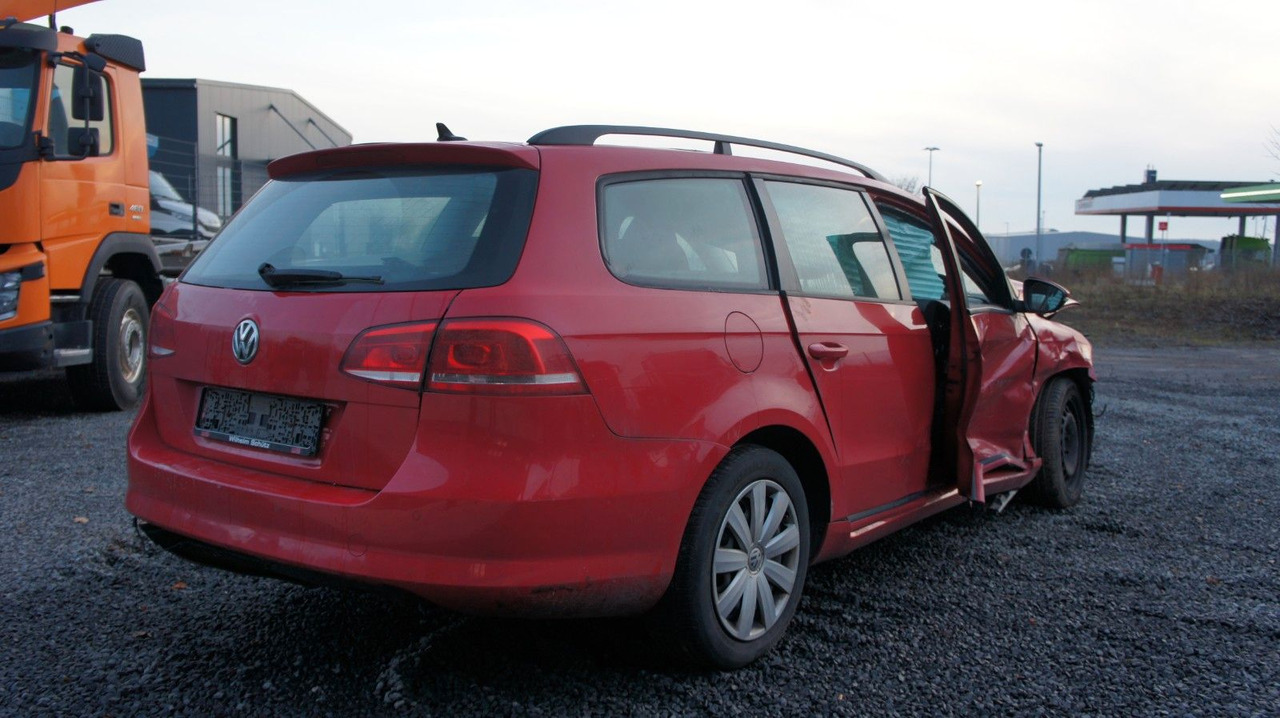 Volkswagen Passat Variant Trendline BlueMotion Unfall - Station wagon: picture 5 Volkswagen Passat Variant Trendline BlueMotion Unfall - Station wagon: picture 5
