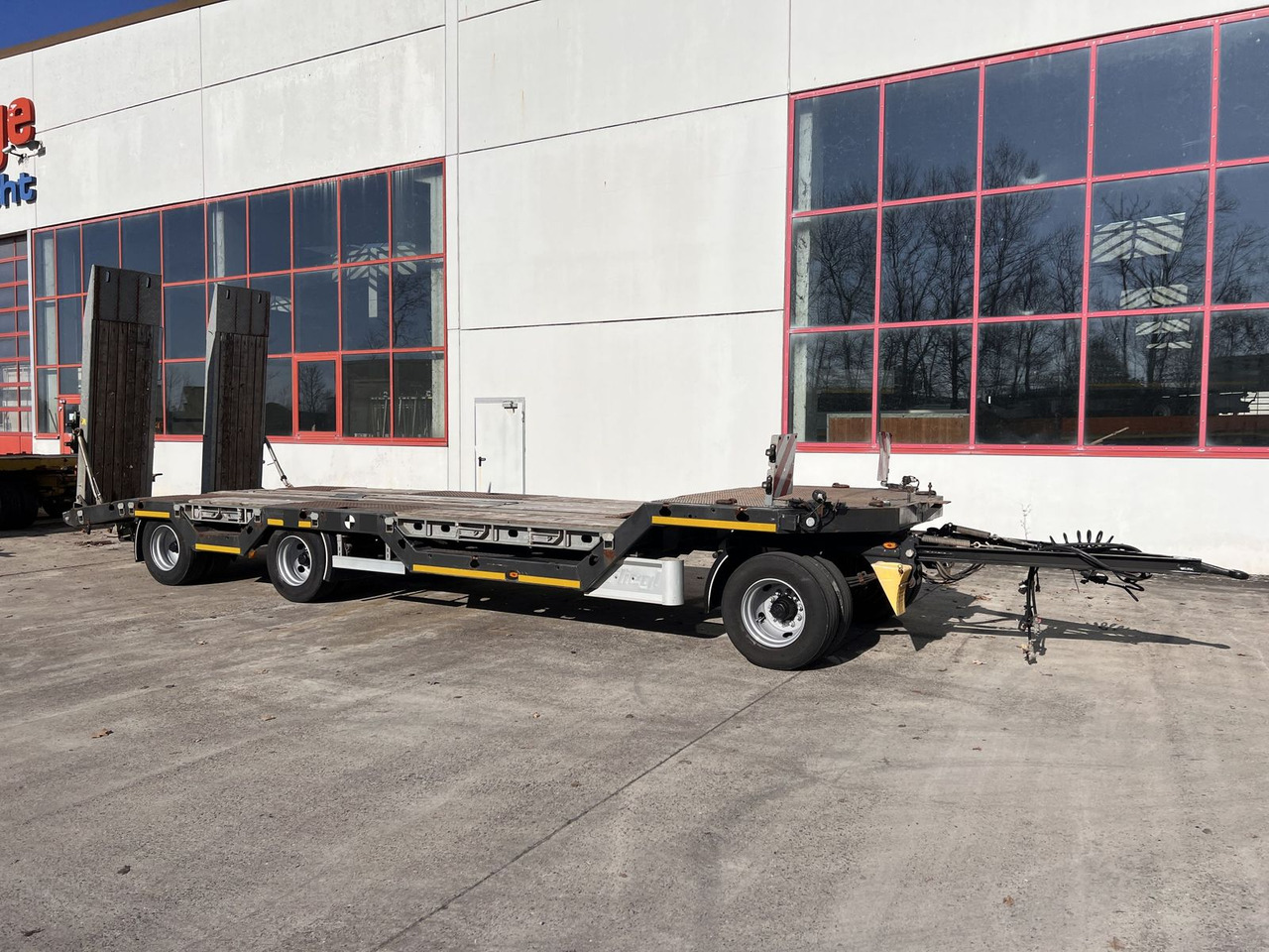 3 Achs Tiefladeranhänger Radmulden - Low loader trailer: picture 4 3 Achs Tiefladeranhänger Radmulden - Low loader trailer: picture 4