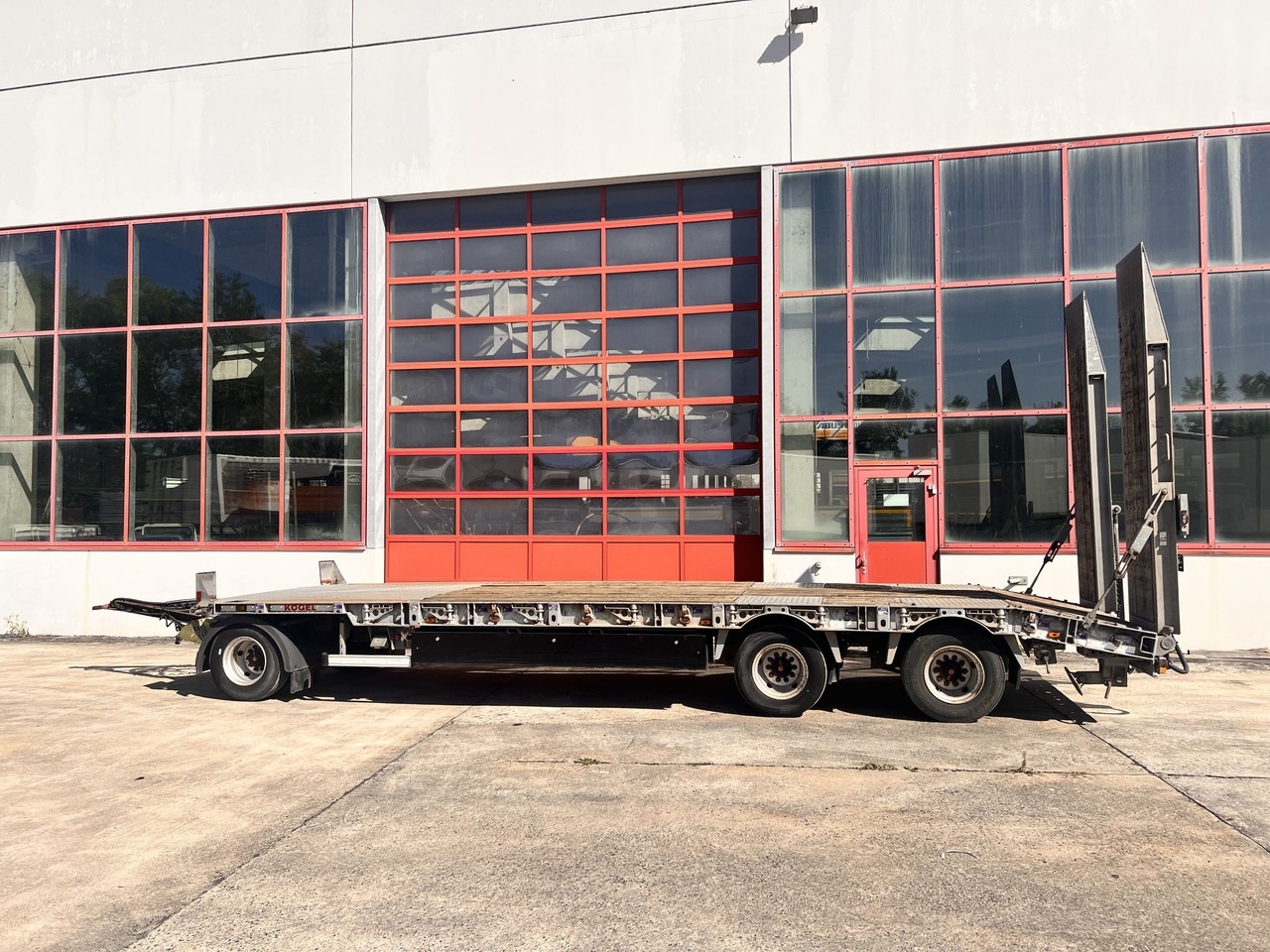 Kögel AT 30 3 Achs Tieflader 8,5 m - Low loader trailer: picture 1 Kögel AT 30 3 Achs Tieflader 8,5 m - Low loader trailer: picture 1