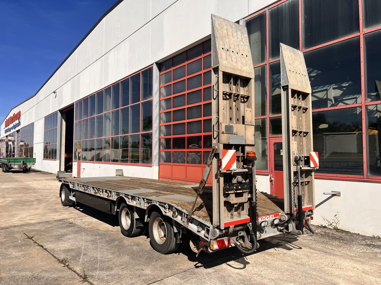 Kögel AT 30 3 Achs Tieflader 8,5 m - Low loader trailer: picture 4 Kögel AT 30 3 Achs Tieflader 8,5 m - Low loader trailer: picture 4