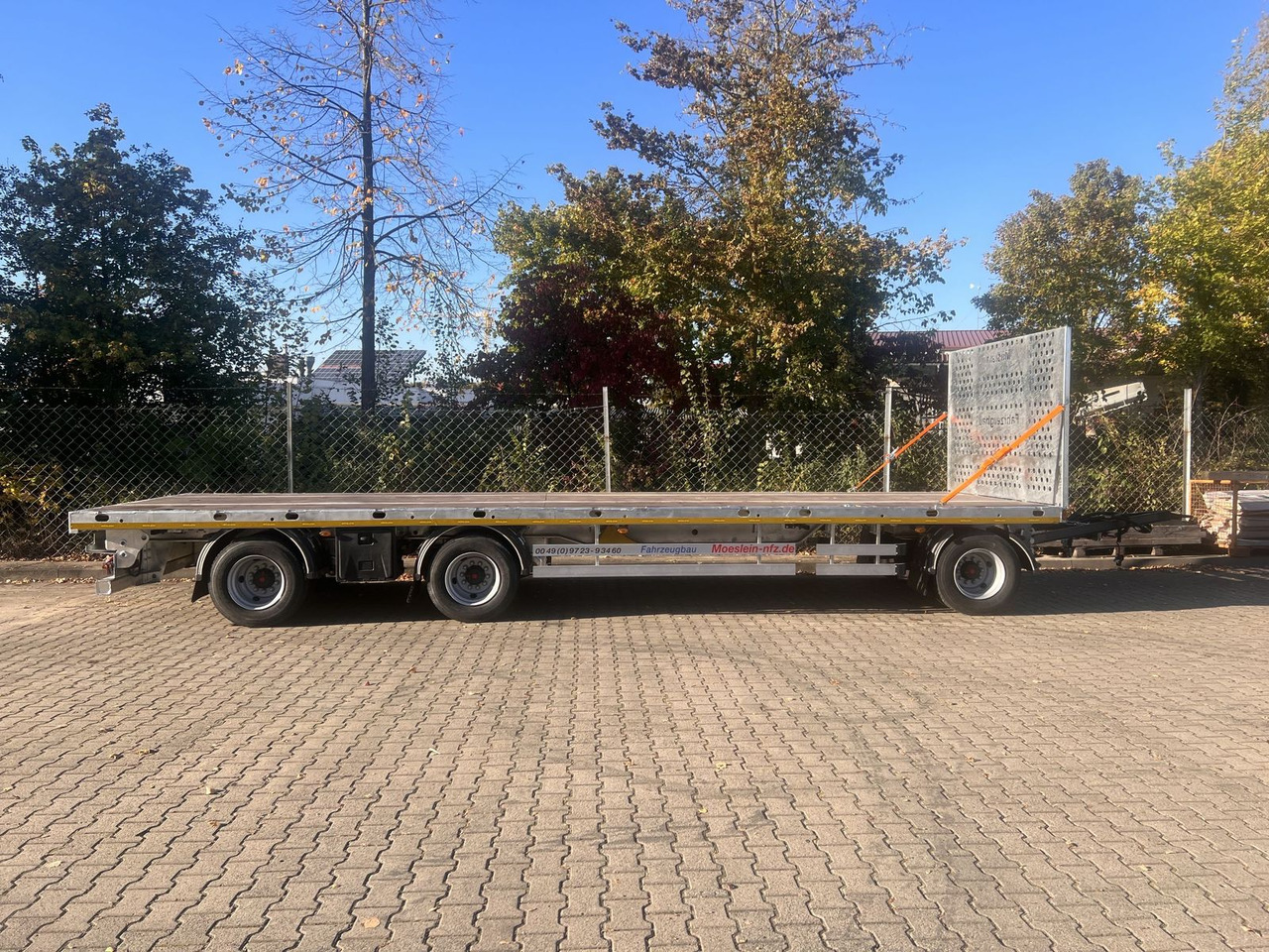 Möslein 3 Achs Jumbo- Plato- Anhänger, 10,5 m Ladefläch - Dropside/ Flatbed trailer: picture 1 Möslein 3 Achs Jumbo- Plato- Anhänger, 10,5 m Ladefläch - Dropside/ Flatbed trailer: picture 1