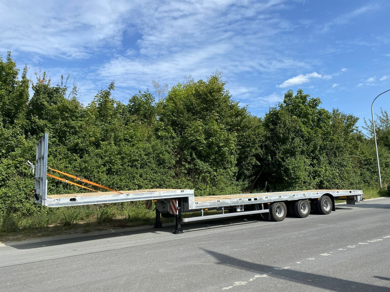 Möslein 3 Achs Satteltieflader Plato 45 t GGfür Fertigt - Low loader semi-trailer: picture 1 Möslein 3 Achs Satteltieflader Plato 45 t GGfür Fertigt - Low loader semi-trailer: picture 1