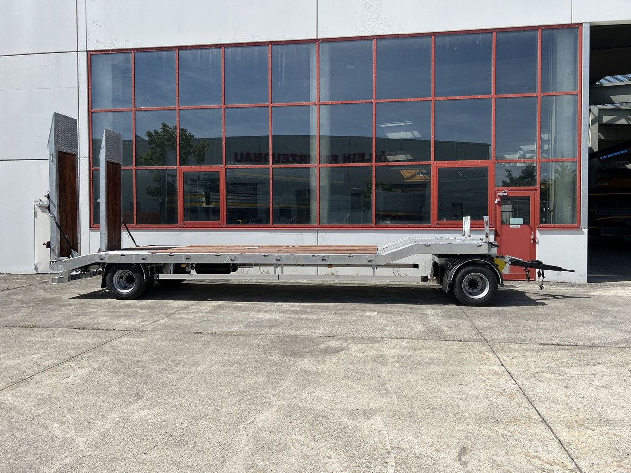 Low loader trailer Möslein  Neuer 2 Achs Tieflader- Anhänger, Verbreiterung: picture 1