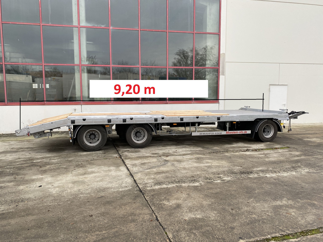 Möslein T 3-P9,2 OR  3 Achs Tieflader gerader Ladefläche 9 m, Neufahrzeug - Low loader trailer: picture 1 Möslein T 3-P9,2 OR  3 Achs Tieflader gerader Ladefläche 9 m, Neufahrzeug - Low loader trailer: picture 1