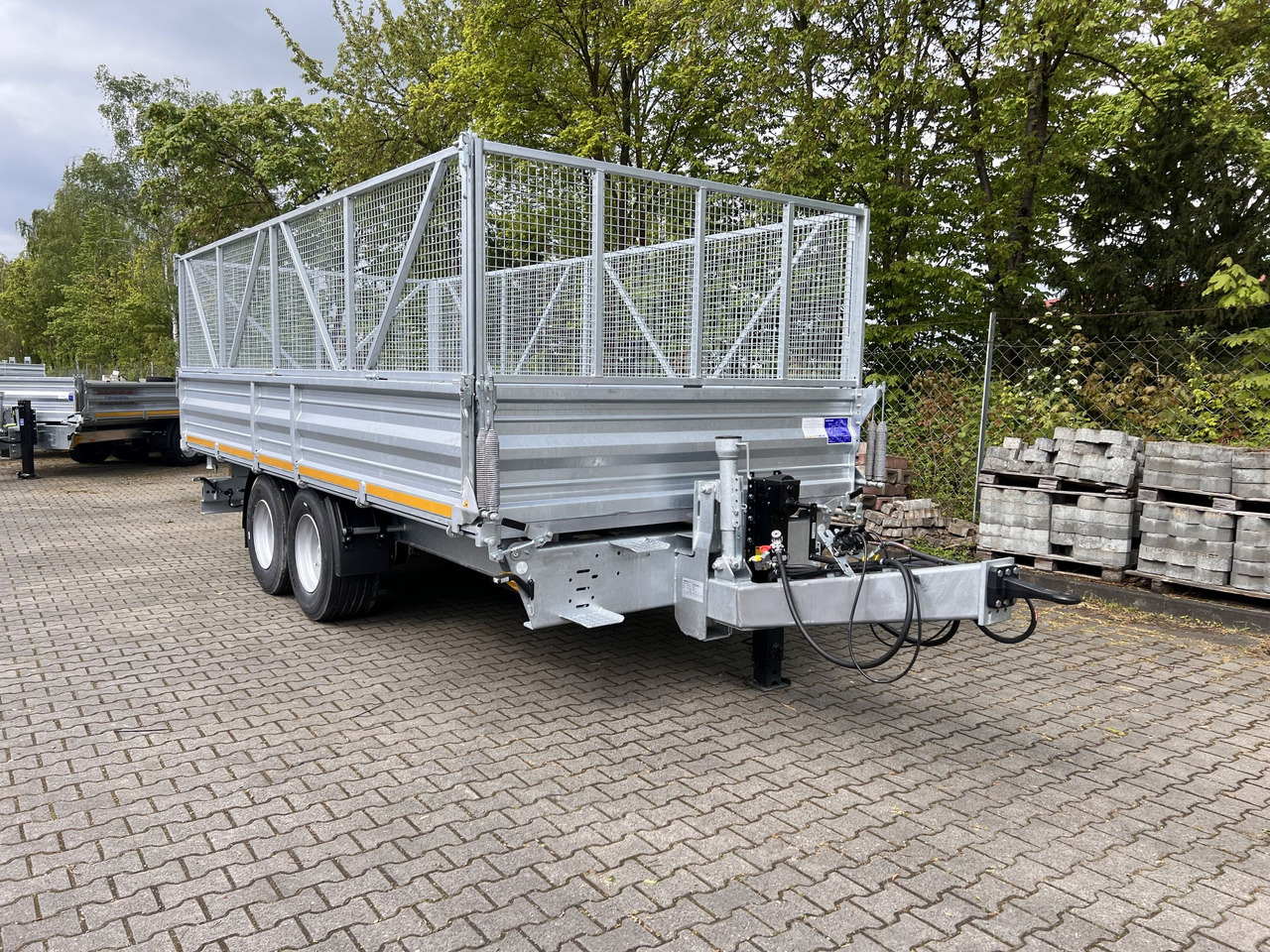 Möslein TTD 14  5,70 m  14 t Tandem- Kipper Tieflader 5,70 m lang, Breite Reifen-- Neufahrzeug -- - Tipper trailer: picture 2 Möslein TTD 14  5,70 m  14 t Tandem- Kipper Tieflader 5,70 m lang, Breite Reifen-- Neufahrzeug -- - Tipper trailer: picture 2
