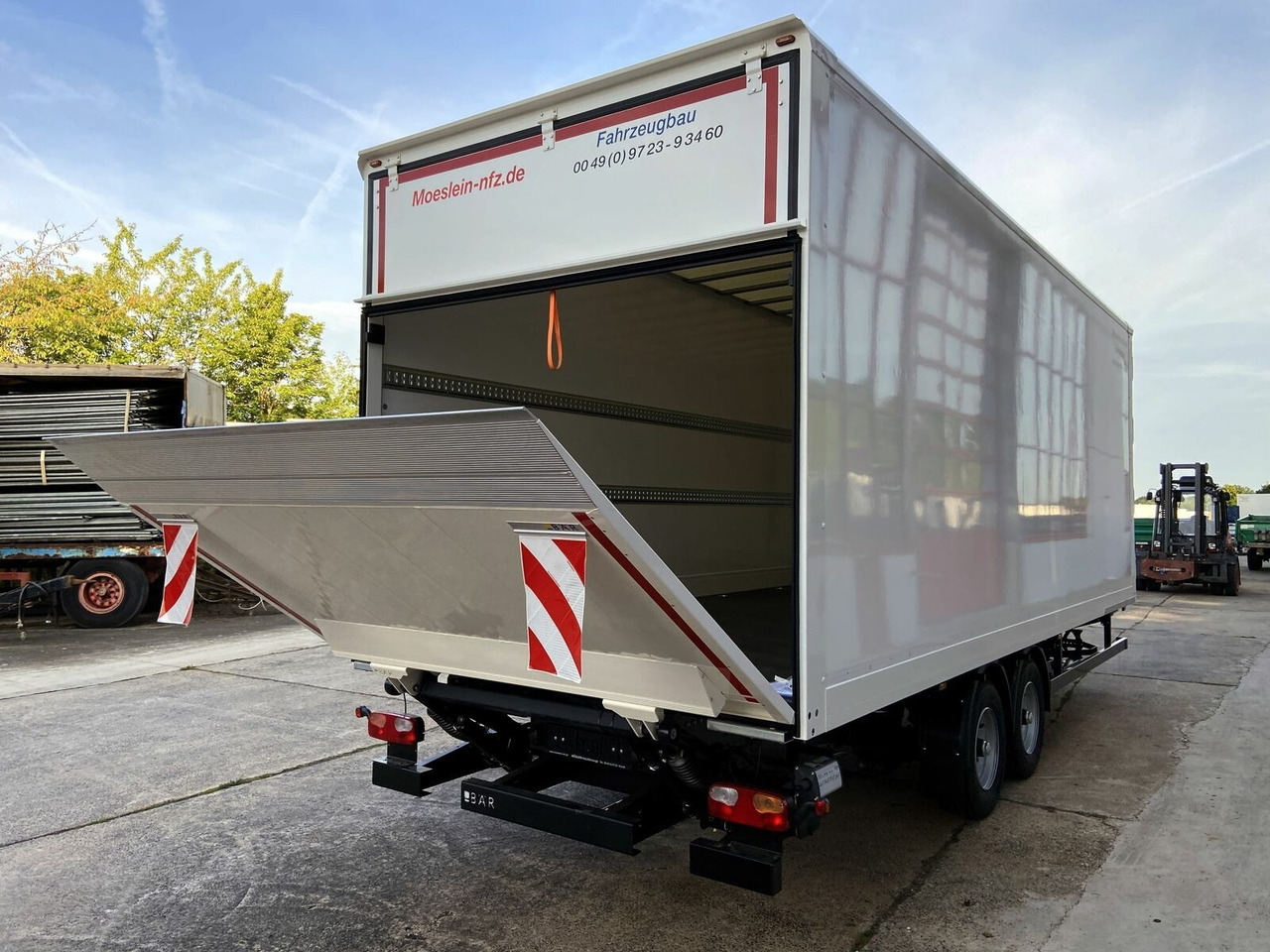 Möslein Tandem Koffer, Ladebordwand 1,5 t + Durchladbar - Closed box trailer: picture 2 Möslein Tandem Koffer, Ladebordwand 1,5 t + Durchladbar - Closed box trailer: picture 2