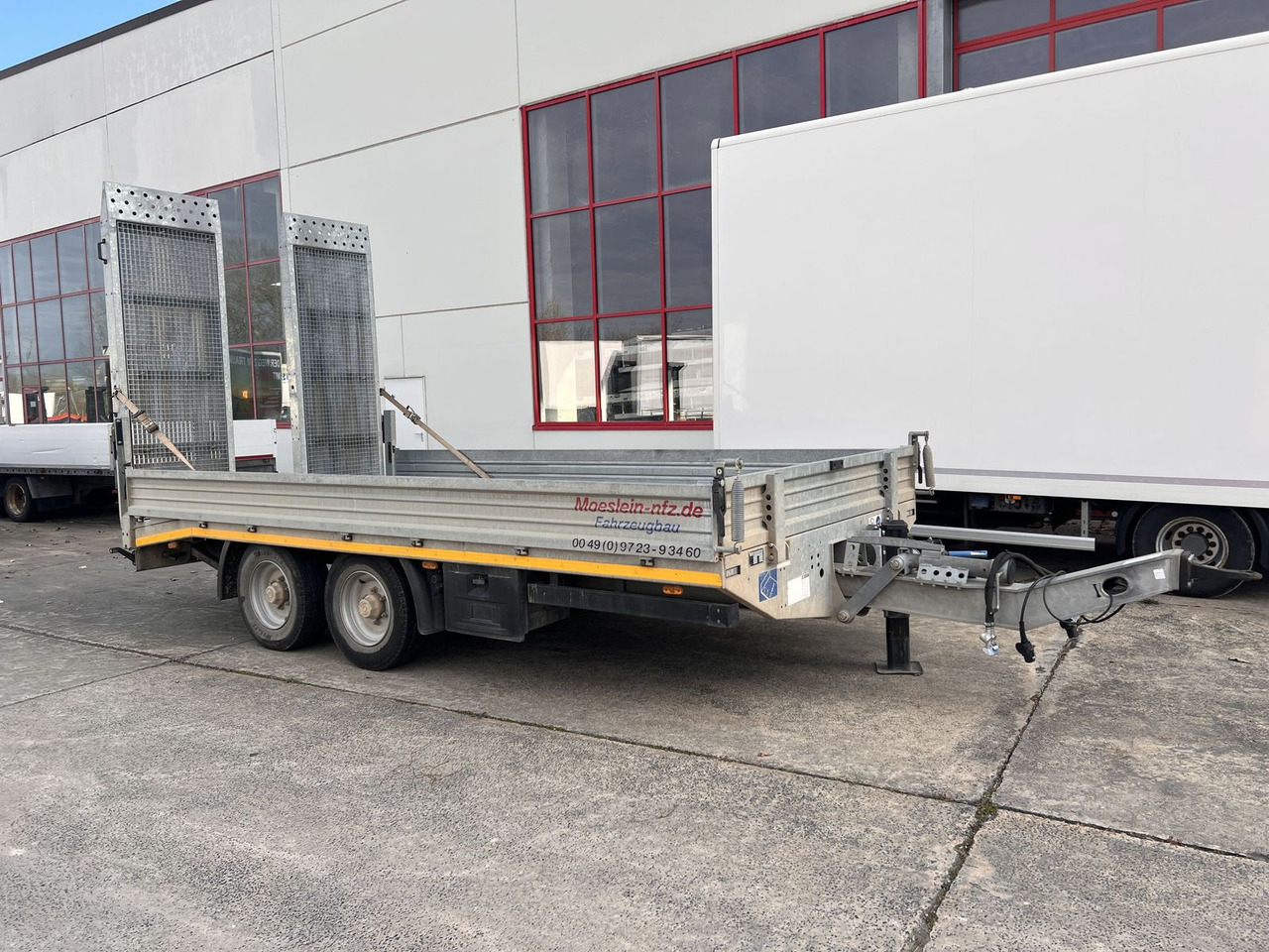 Low loader trailer Möslein  Tandemtieflader, Breite Rampen, Wenig Benutzt: picture 6