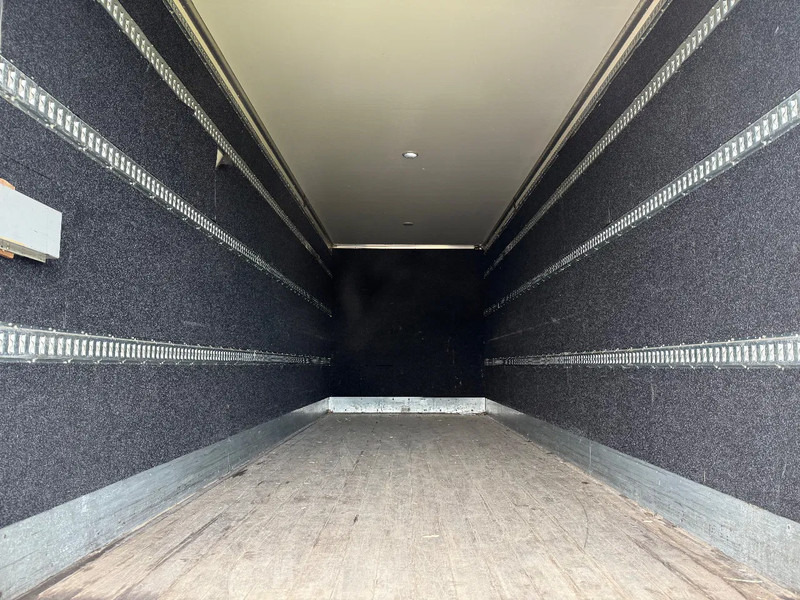 Box truck Volvo FM 330 2017: picture 6