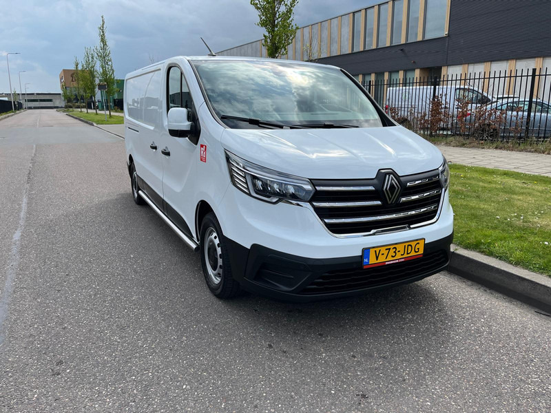 Renault Trafic E-Tech Red L2 H1, Nieuwstaat/New condition, Lees omschrijving/Read description - Small van, Electric van: picture 5 Renault Trafic E-Tech Red L2 H1, Nieuwstaat/New condition, Lees omschrijving/Read description - Small van, Electric van: picture 5