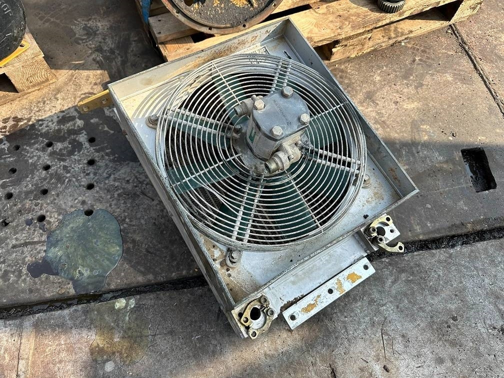 CAT 214 B FT radiator - Wheel excavator: picture 2 CAT 214 B FT radiator - Wheel excavator: picture 2