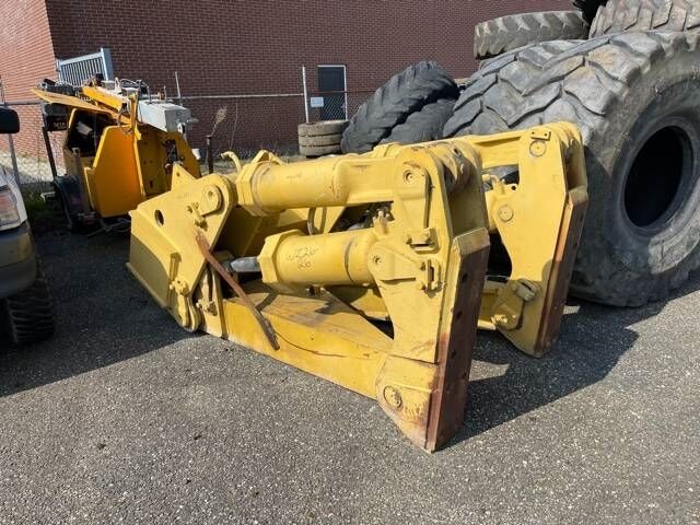 CAT D 8 R Ripper CAT D 8 R Ripper - Ripper for Construction machinery: picture 1 CAT D 8 R Ripper CAT D 8 R Ripper - Ripper for Construction machinery: picture 1