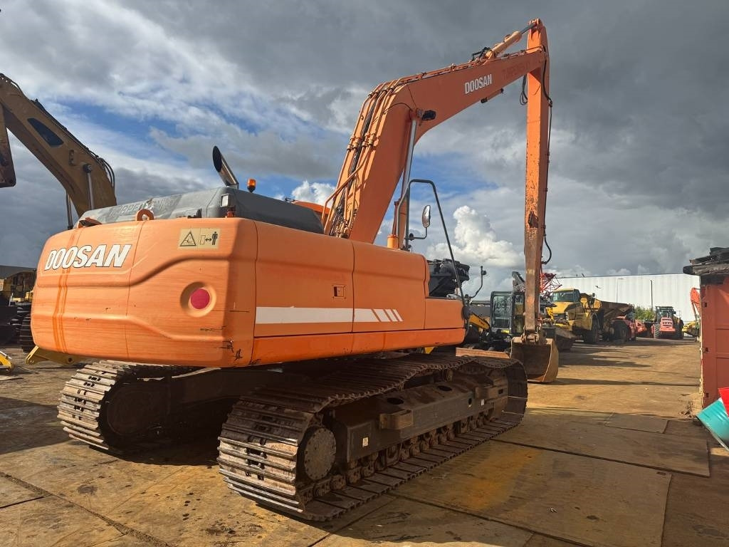 Doosan DX 300 LC ( 4.690 original hours 18M long reach ) - Excavator: picture 5 Doosan DX 300 LC ( 4.690 original hours 18M long reach ) - Excavator: picture 5