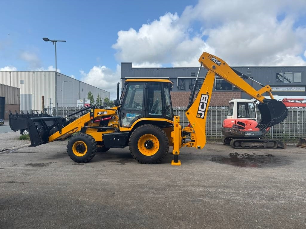 JCB 3dx 6 in 1 bucket ( UNUSED ) - Backhoe loader: picture 1 JCB 3dx 6 in 1 bucket ( UNUSED ) - Backhoe loader: picture 1