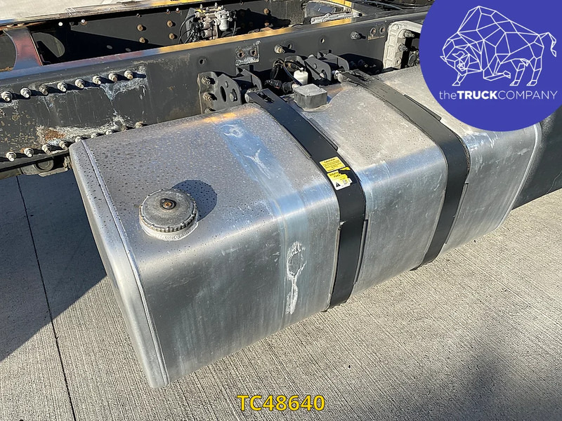 Cab chassis truck Volvo FH 460: picture 11