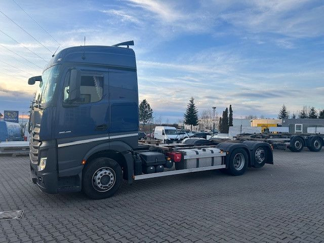 Mercedes-Benz 2548 Mercedes-Benz 2548 - Container transporter/ Swap body truck: picture 2 Mercedes-Benz 2548 Mercedes-Benz 2548 - Container transporter/ Swap body truck: picture 2