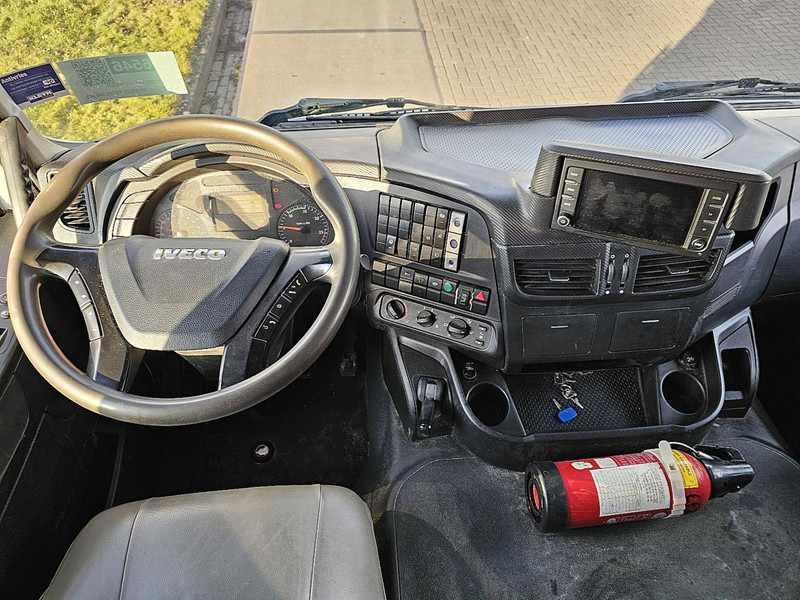 Interior photo 1: Tipper, Crane truck Iveco AT260T45 TRAKKER HIAB XS144