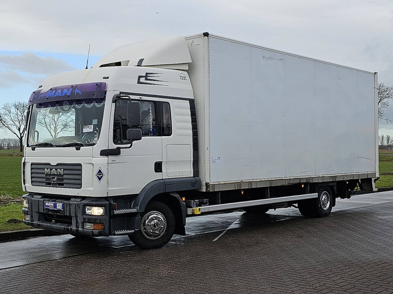 MAN 12.240 TGL - Box truck: picture 2 MAN 12.240 TGL - Box truck: picture 2
