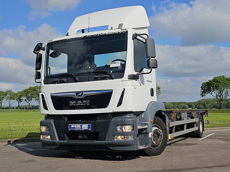 MAN 12.250 TGM LL AIRCO TAILLIFT - Container transporter/ Swap body truck: picture 1 MAN 12.250 TGM LL AIRCO TAILLIFT - Container transporter/ Swap body truck: picture 1