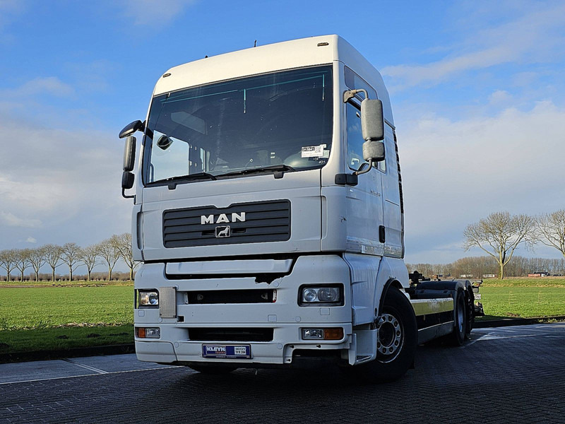 MAN 26.440 TGA XXL 6X2 TAILLIFT - Container transporter/ Swap body truck: picture 1 MAN 26.440 TGA XXL 6X2 TAILLIFT - Container transporter/ Swap body truck: picture 1