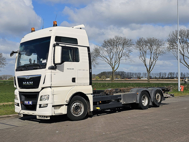 MAN 26.440 TGX XXL 6X2-4 STEER AXLE - Container transporter/ Swap body truck: picture 2 MAN 26.440 TGX XXL 6X2-4 STEER AXLE - Container transporter/ Swap body truck: picture 2