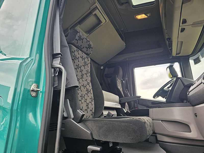 Curtainsider truck Scania S450 6X2*4 FORKLIFT CONN.: picture 8