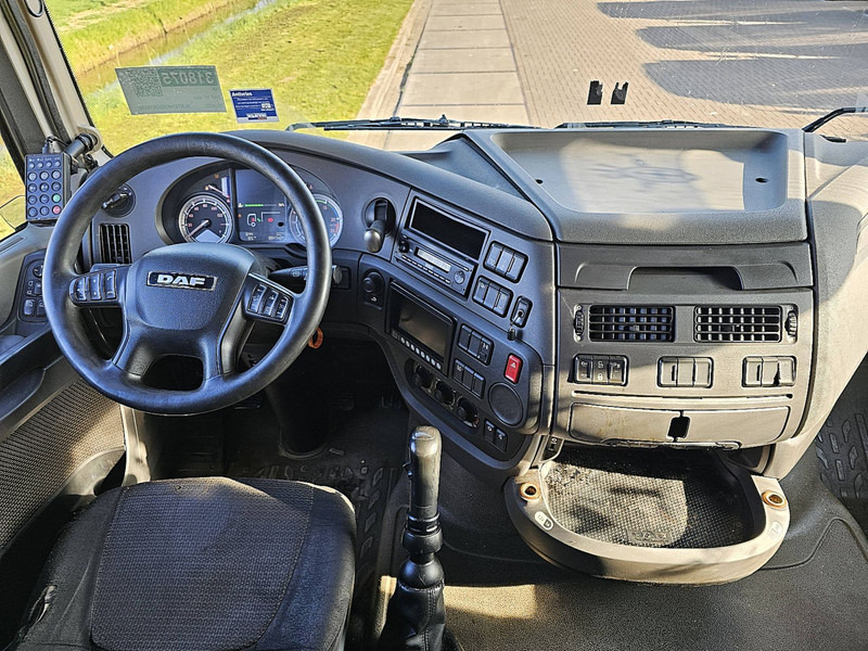 Interior photo 1: Tractor unit DAF XF 460 SSC MANUAL 2X TANK