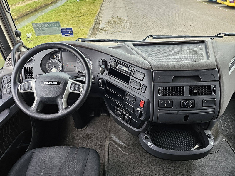 Interior photo 1: Tractor unit DAF XF 480 SPACECAB INTARDER