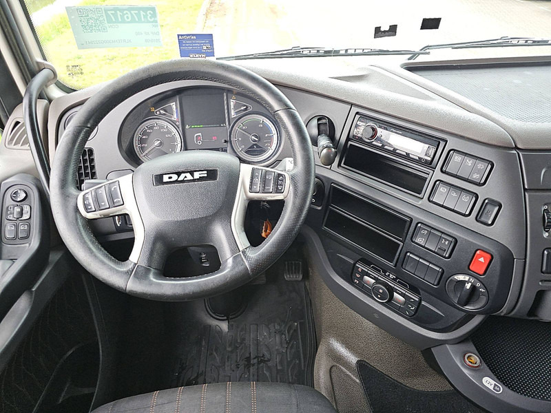 Interior photo 1: Tractor unit DAF XF 480 SSC 2X TANK
