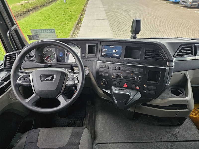 Interior photo 1: Tractor unit MAN 18.470 TGS 4X4H TG3 ADR PTO+HYD