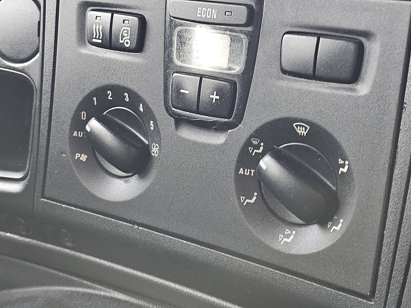 Tractor unit Scania P410 6X2/4 MNB: picture 10