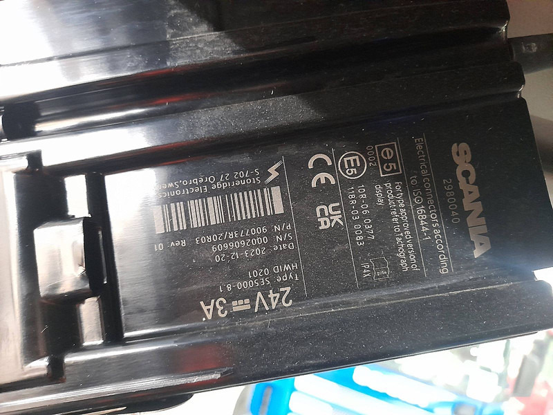 Tractor unit Scania R460: picture 17