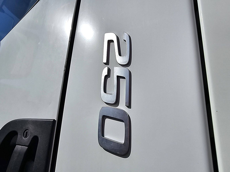 Box truck Volvo FL 250.12: picture 12