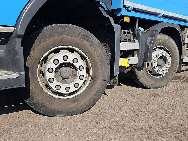 Box truck Volvo FM 11.330 8X2 BÄR 2000KG LIFT: picture 17 Box truck Volvo FM 11.330 8X2 BÄR 2000KG LIFT: picture 17