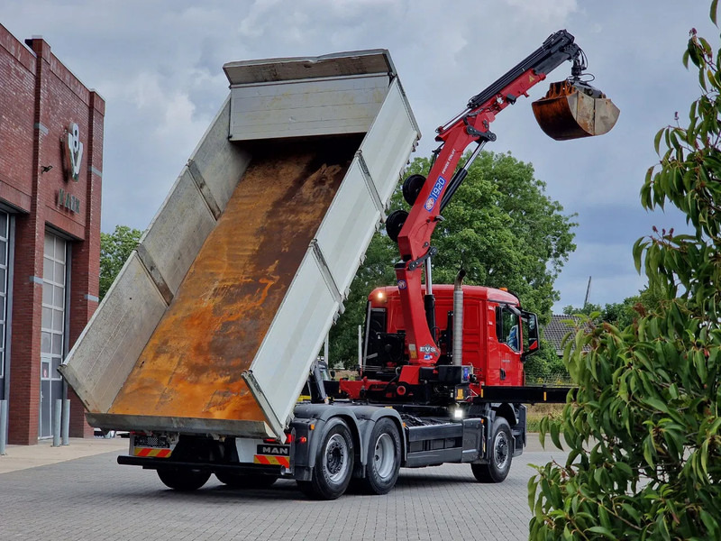 Crane truck MAN TGS 26.360 6x4 Hydrodrive / Crane HMF1920K-RCS / 3 way tipper HMF / Low KM 110.700!: picture 9 Crane truck MAN TGS 26.360 6x4 Hydrodrive / Crane HMF1920K-RCS / 3 way tipper HMF / Low KM 110.700!: picture 9