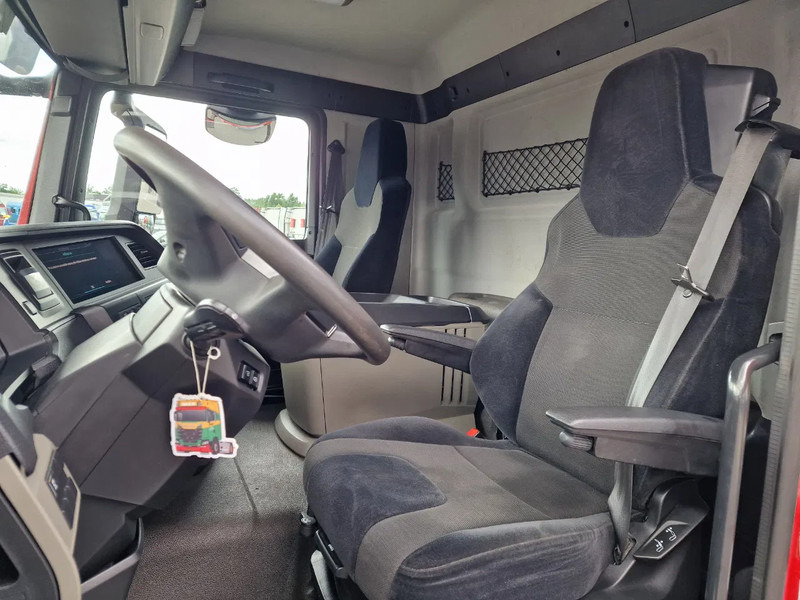 Crane truck MAN TGS 26.360 6x4 Hydrodrive / Crane HMF1920K-RCS / 3 way tipper HMF / Low KM 110.700!: picture 12 Crane truck MAN TGS 26.360 6x4 Hydrodrive / Crane HMF1920K-RCS / 3 way tipper HMF / Low KM 110.700!: picture 12