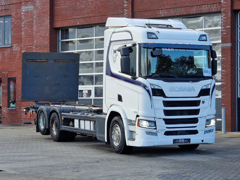 Scania R500 NGS 6x2 - Chassis - 4.95 WB - Loadlift - Retarder - Full air - Navi - Led - Cab chassis truck: picture 1 Scania R500 NGS 6x2 - Chassis - 4.95 WB - Loadlift - Retarder - Full air - Navi - Led - Cab chassis truck: picture 1