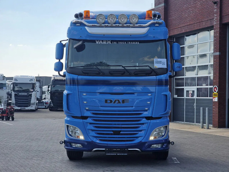 DAF XF 530 SpaceCab 4x2 - Night clima - Full spoiler - PTO Prep - Light bar - Tractor unit: picture 2 DAF XF 530 SpaceCab 4x2 - Night clima - Full spoiler - PTO Prep - Light bar - Tractor unit: picture 2