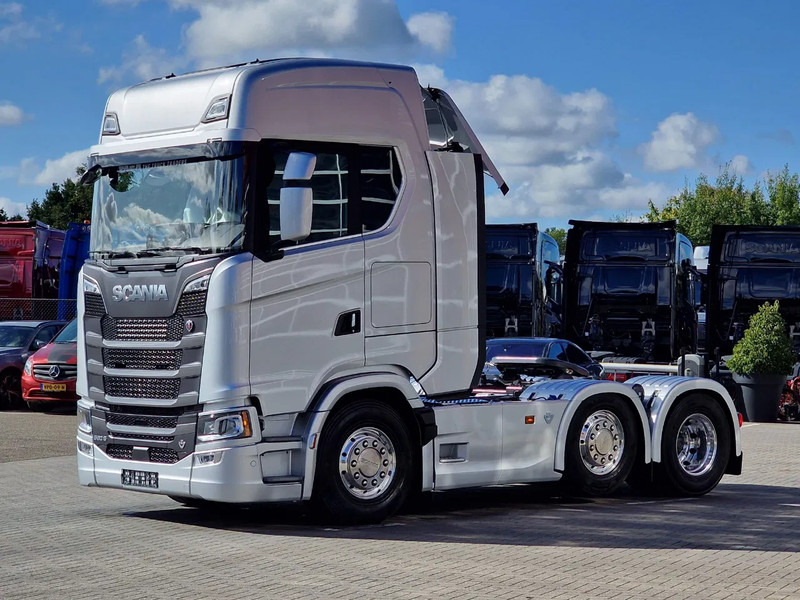 Scania 660S V8 NGS Highline 6x2/4 - New - Full spec - Retarder - Night clima - Led - Leather - Navi - Tractor unit: picture 3 Scania 660S V8 NGS Highline 6x2/4 - New - Full spec - Retarder - Night clima - Led - Leather - Navi - Tractor unit: picture 3