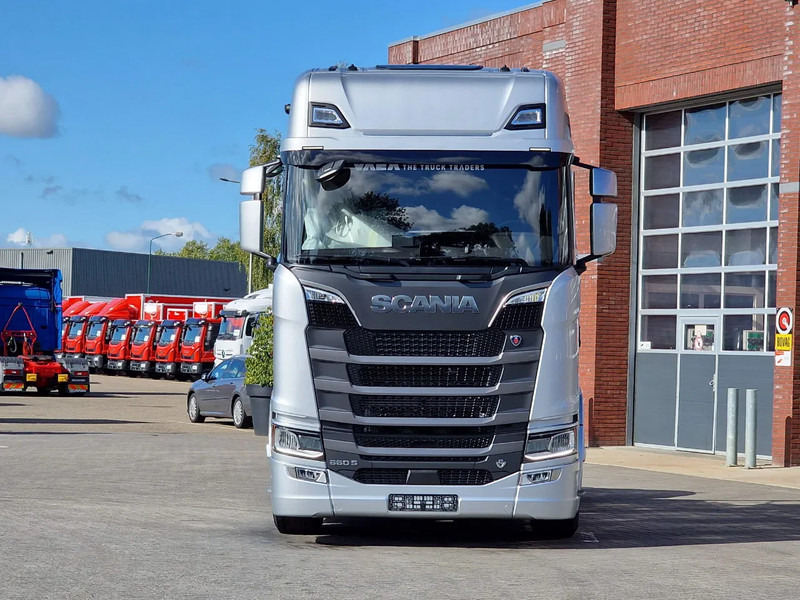 Scania 660S V8 NGS Highline 6x2/4 - New - Full spec - Retarder - Night clima - Led - Leather - Navi - Tractor unit: picture 2 Scania 660S V8 NGS Highline 6x2/4 - New - Full spec - Retarder - Night clima - Led - Leather - Navi - Tractor unit: picture 2