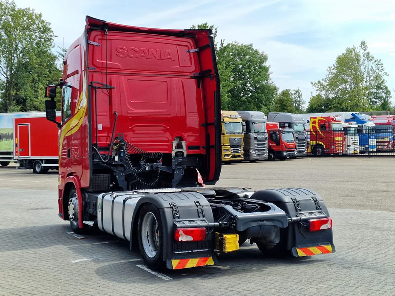 Scania S500 NGS Highline 4x2 - Low deck - Retarder - Night clima - Full air - Leather - Navi - Tractor unit: picture 5 Scania S500 NGS Highline 4x2 - Low deck - Retarder - Night clima - Full air - Leather - Navi - Tractor unit: picture 5