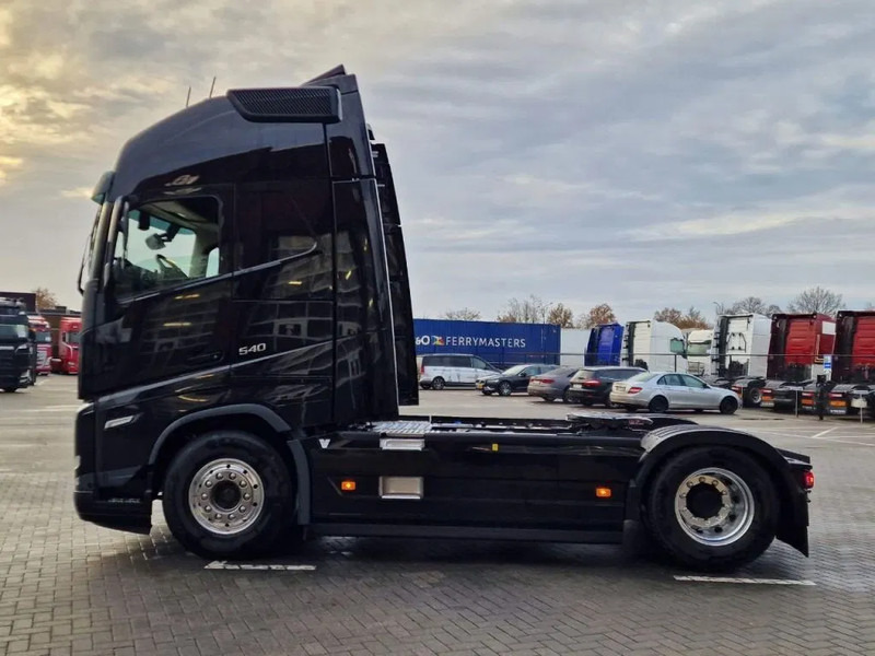 Volvo FH 13.500 Globetrotter XL 4x2 - NEW - Full spec - I parkcool - Full air - - Tractor unit: picture 3 Volvo FH 13.500 Globetrotter XL 4x2 - NEW - Full spec - I parkcool - Full air - - Tractor unit: picture 3